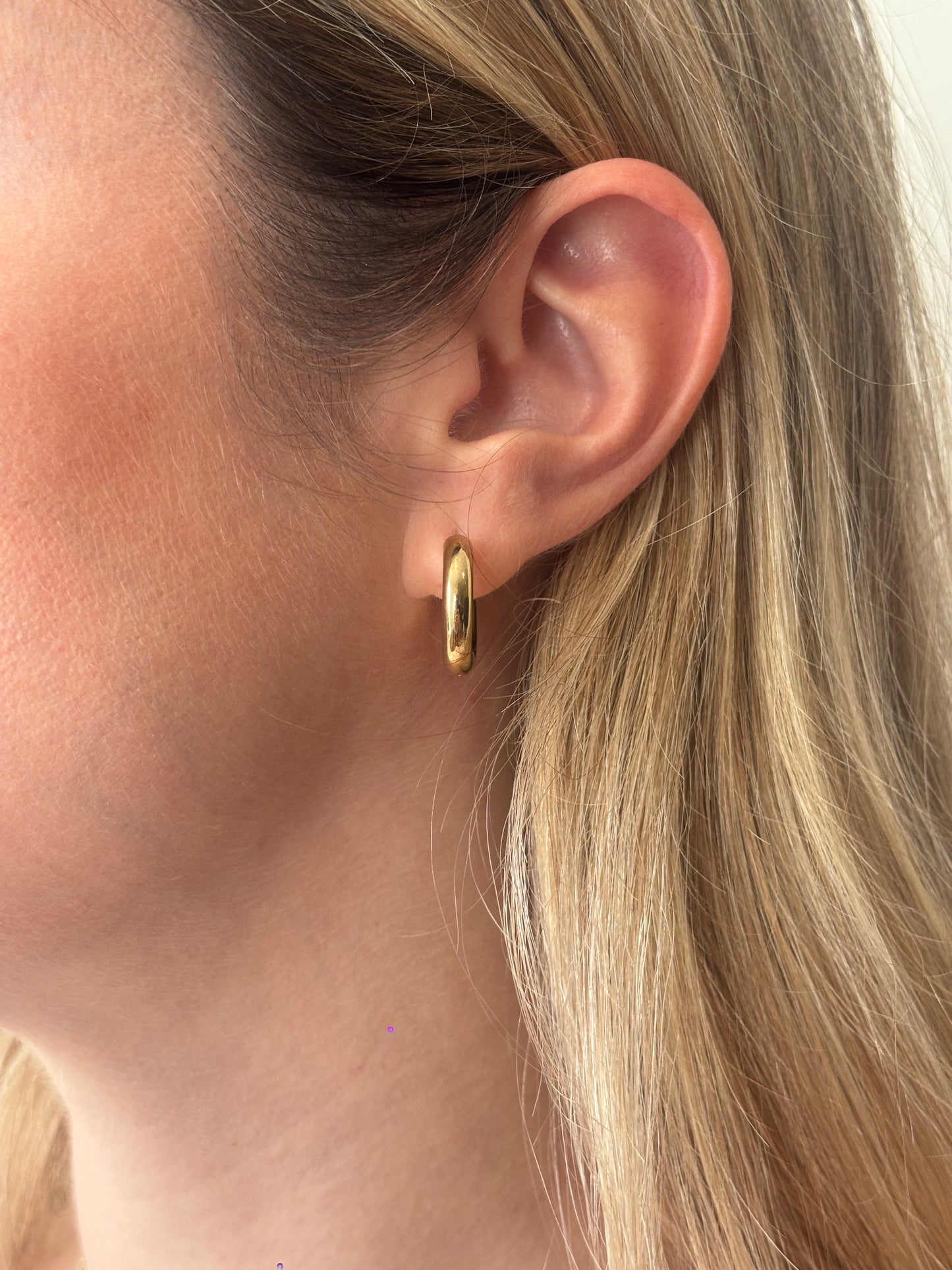 Essential everyday hoops in gold